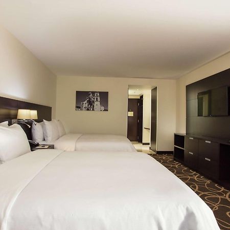 Doubletree By Hilton Toluca Hotel Exterior photo