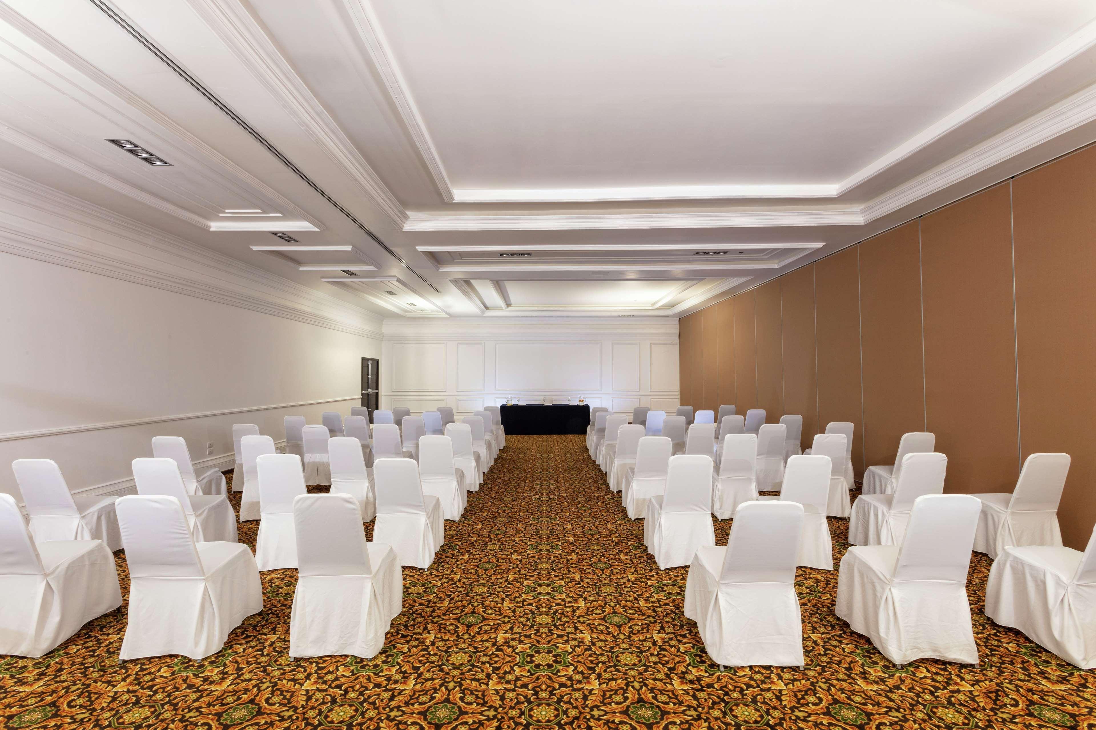 Doubletree By Hilton Toluca Hotel Exterior photo