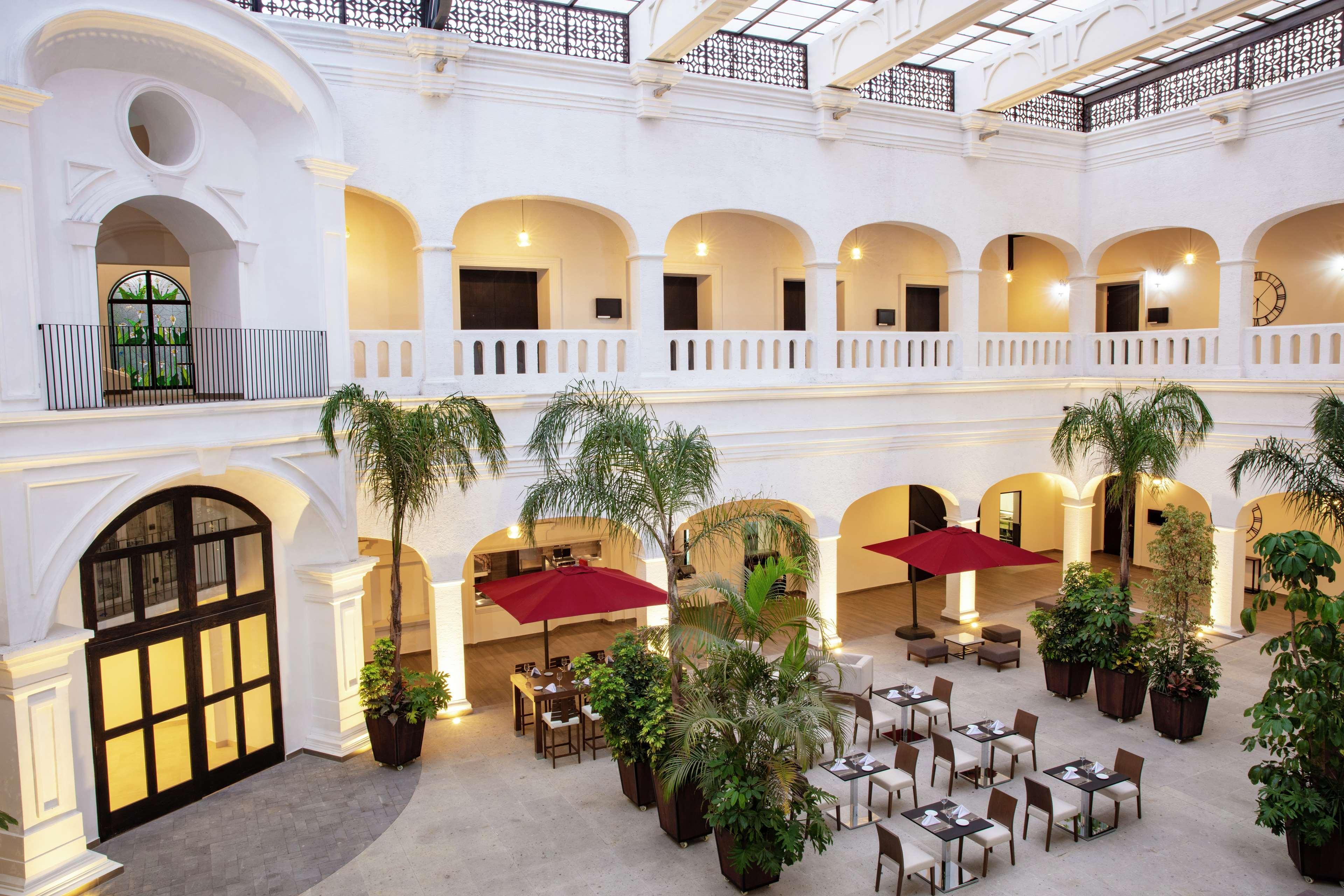 Doubletree By Hilton Toluca Hotel Exterior photo