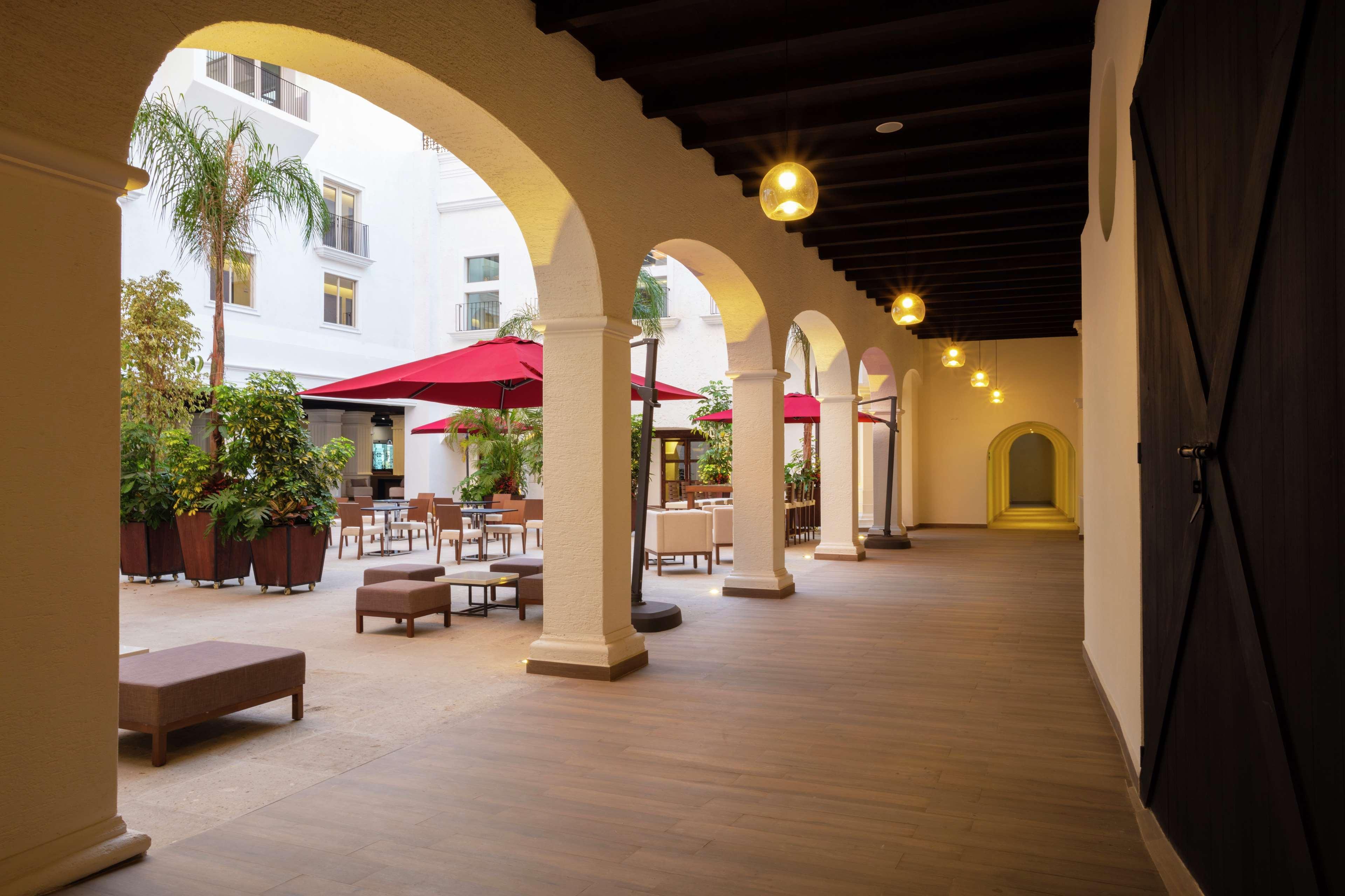 Doubletree By Hilton Toluca Hotel Exterior photo
