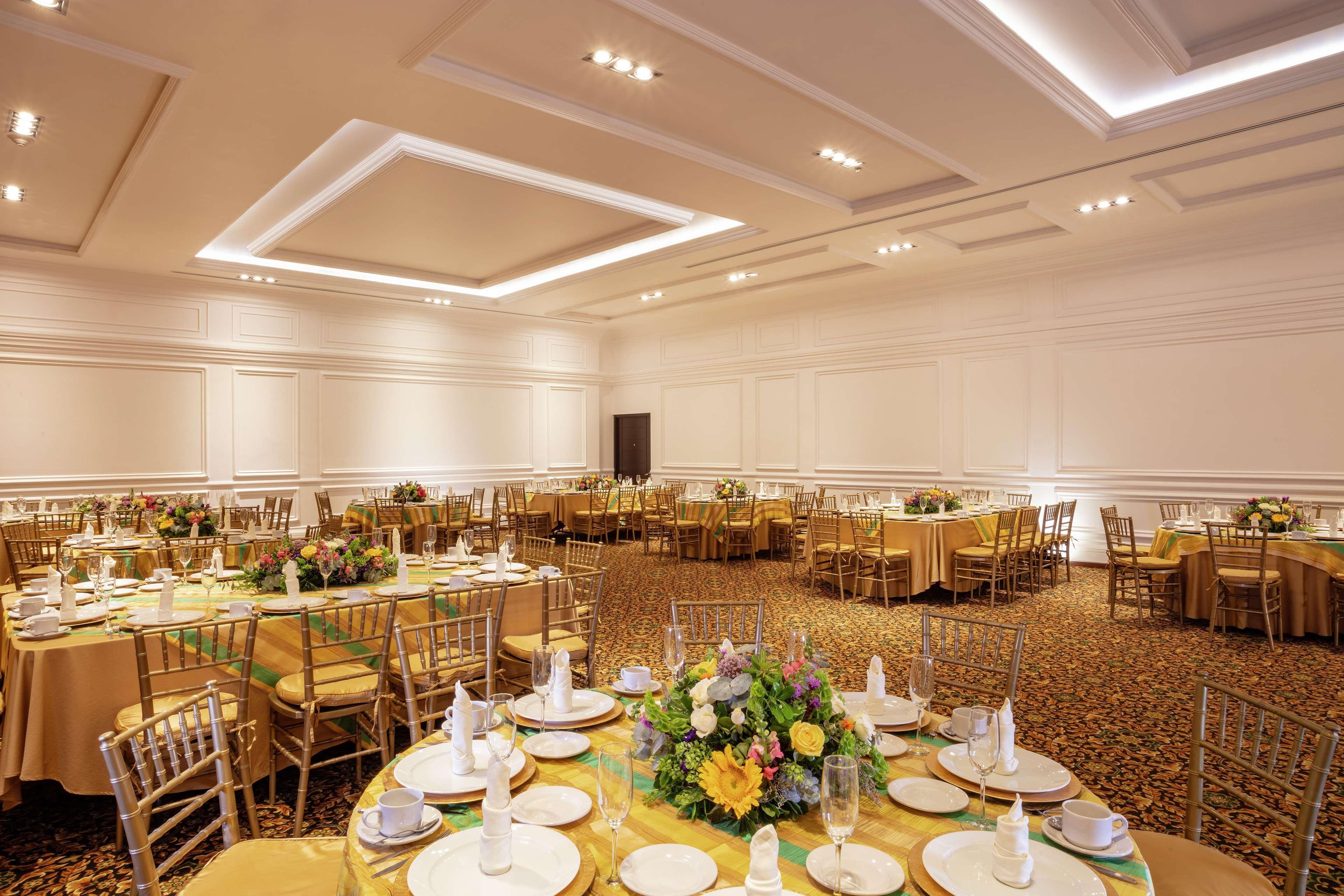 Doubletree By Hilton Toluca Hotel Exterior photo