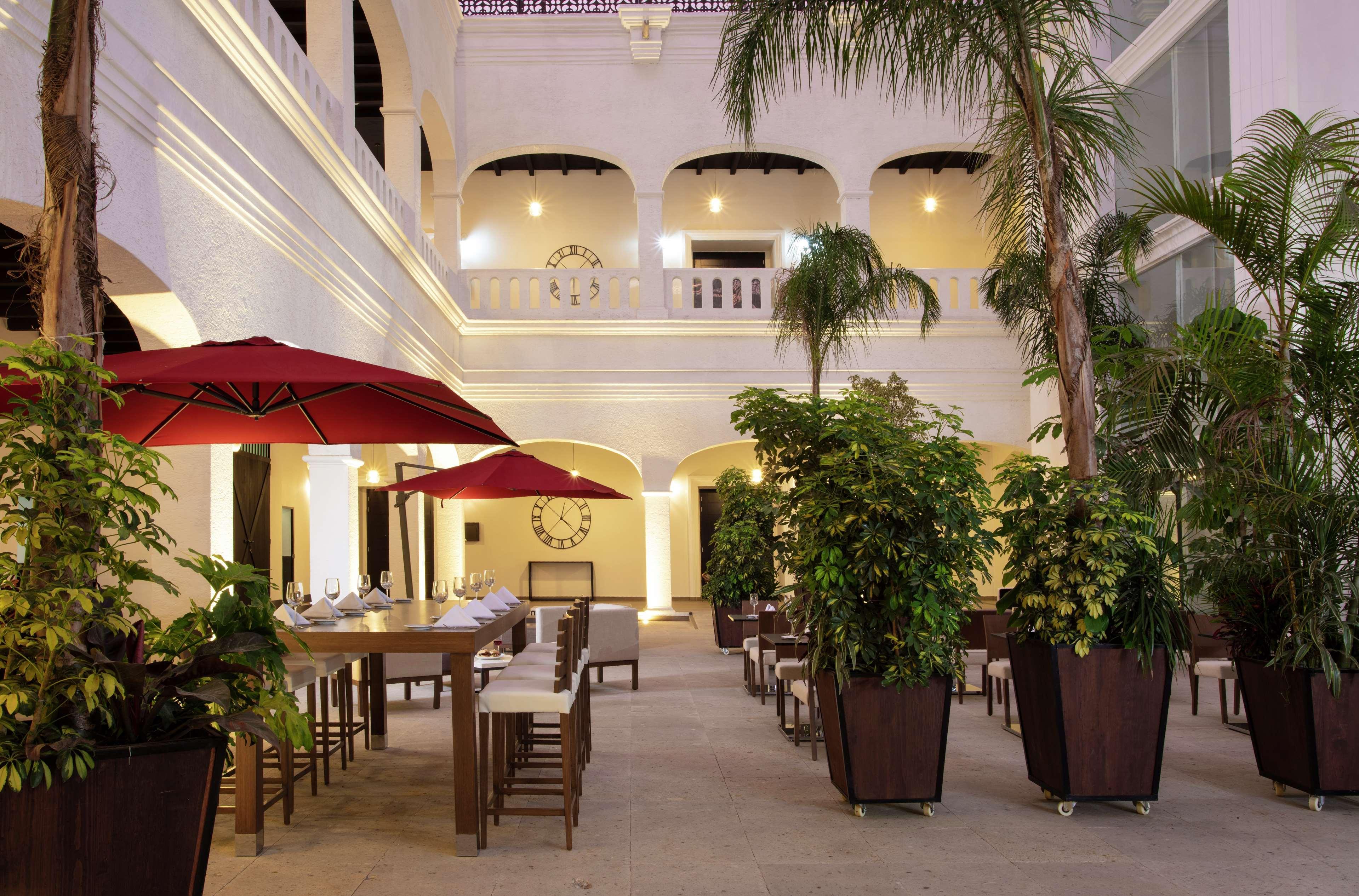 Doubletree By Hilton Toluca Hotel Exterior photo