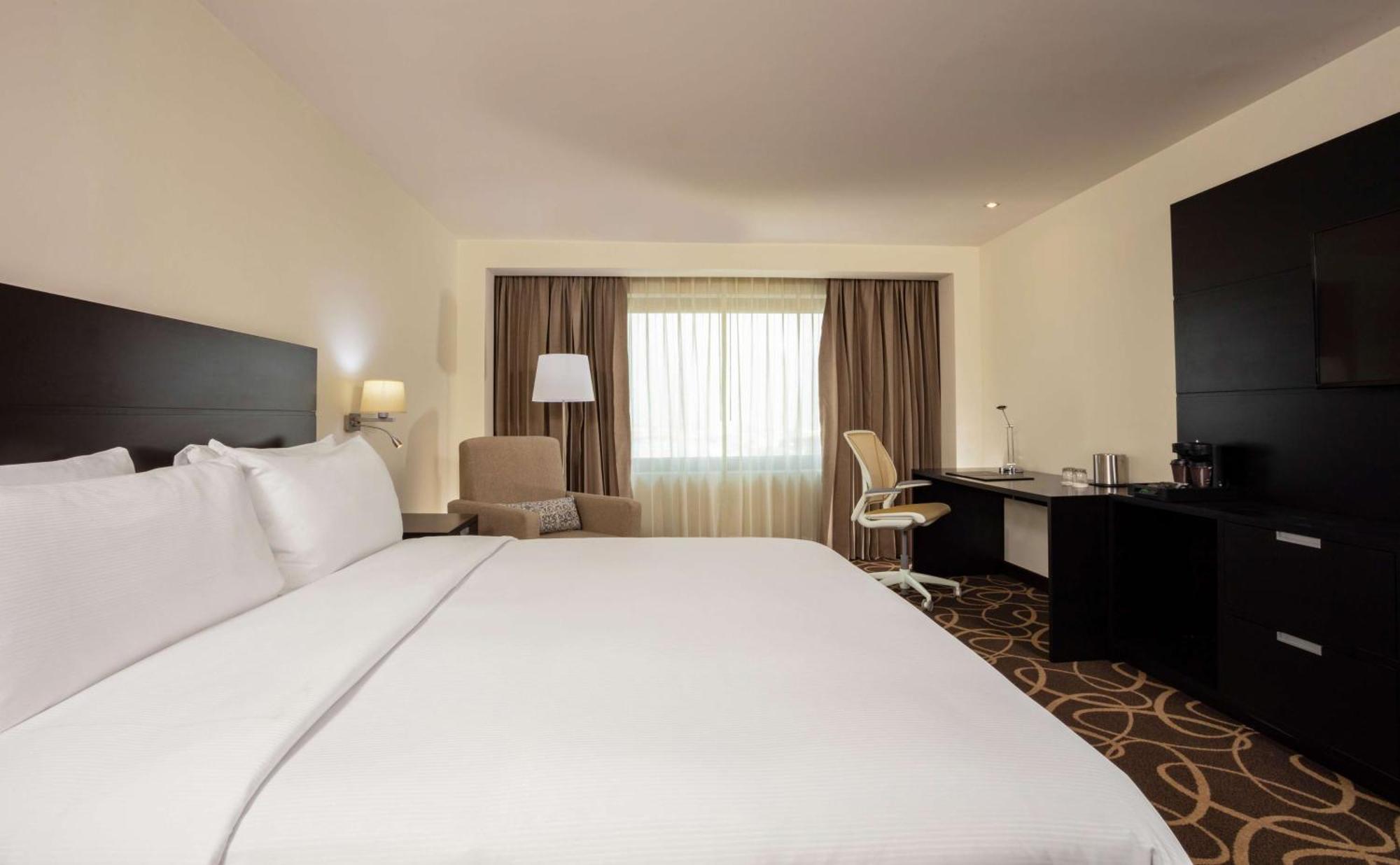 Doubletree By Hilton Toluca Hotel Exterior photo