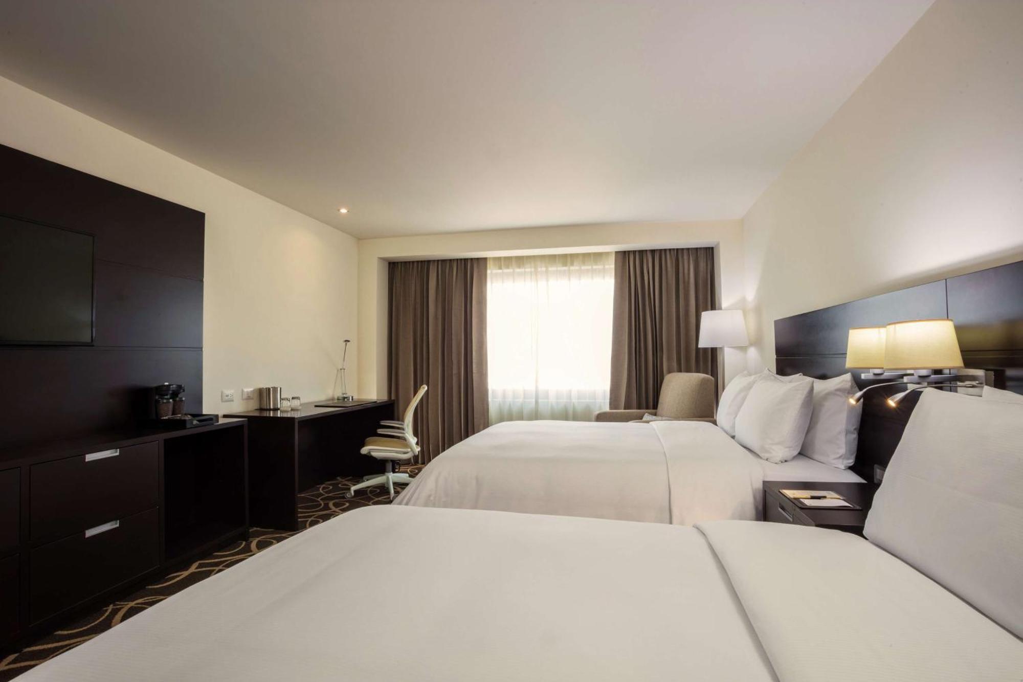 Doubletree By Hilton Toluca Hotel Exterior photo