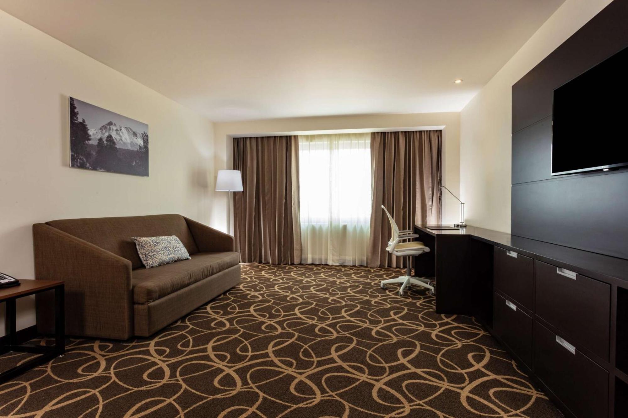 Doubletree By Hilton Toluca Hotel Exterior photo