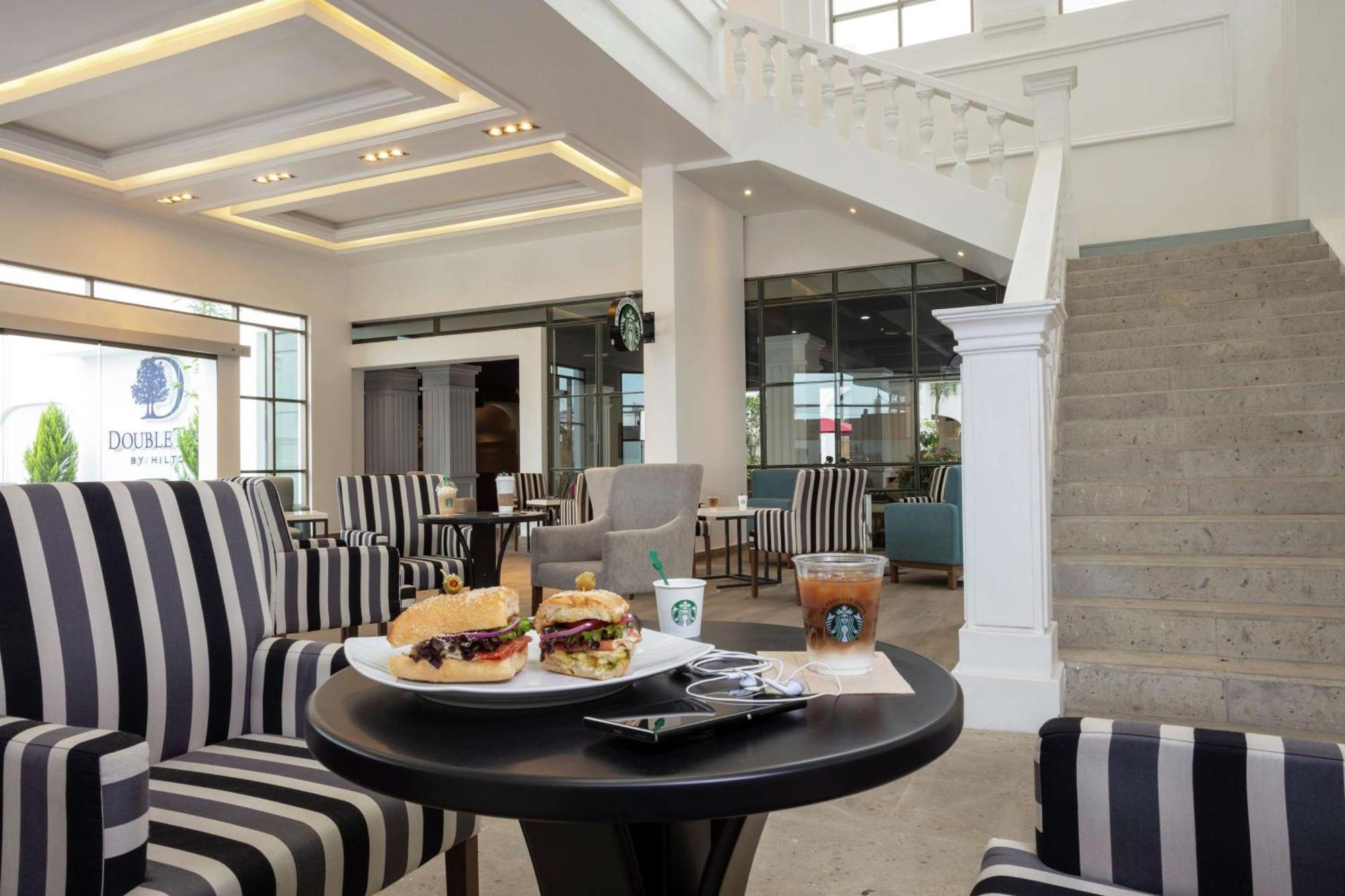 Doubletree By Hilton Toluca Hotel Exterior photo
